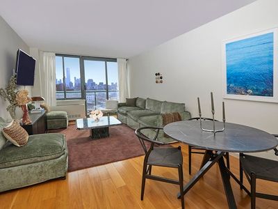22 W 15th St APT 15A