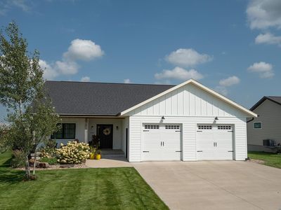 Property at 1305 Providence Pl SE, Orange City, IA