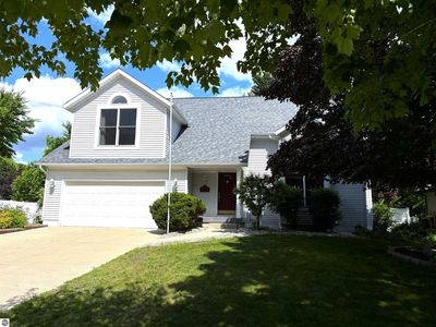 512 W Grand Ave
