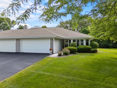 11024 North Mequon Square DRIVE