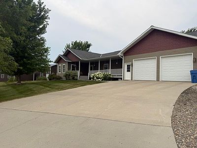 201 Meadow Cir
