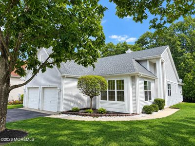 33 Valley Stream Place