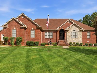 225 Larkspur Ln