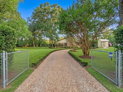 6556 Golden Oaks Dr