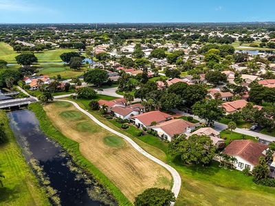 5569 Lakeview Mews Drive