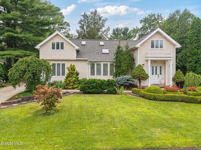 6 Quaker Drive