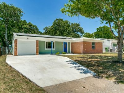748 Oak Dr