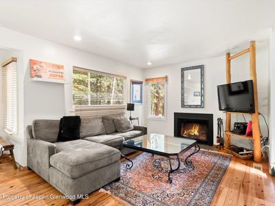 814 W Bleeker St APT B3