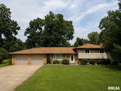 Property at 217 E Lakeshore Dr, Edelstein, IL