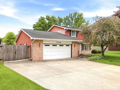 7559 Ellie St