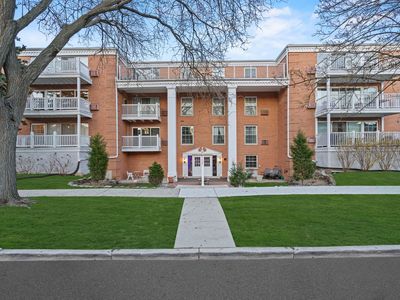81 S 6th Ave #202