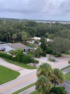 904 E Causeway Blvd