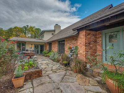 936 Golden Rd