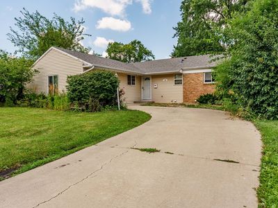 54 Cambridge Ln