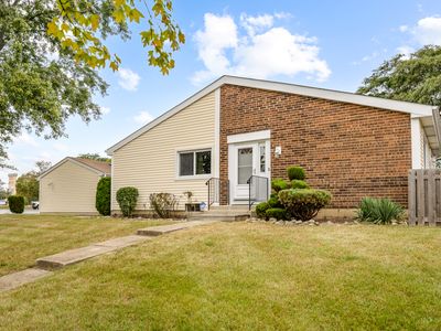 Property at 2177 Chaucer Ln, Glendale Heights, IL