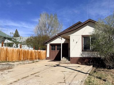 1115 W Maple St