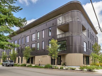 500 Merritt Ave #313