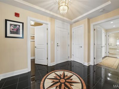 232 N Kingshighway Blvd APT 902