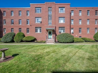 10 Ashland St APT 3R