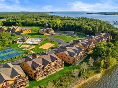 1835-5 20th Court UNIT 1905