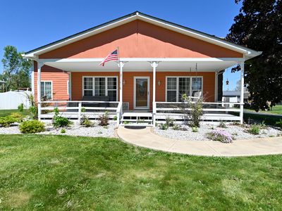 60 Circle Dr