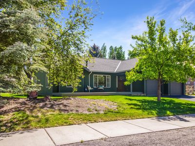 540 Angela Dr
