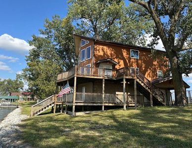 484 Lake Shore Dr