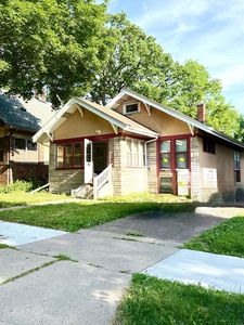 1022 Wakefield Ave