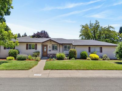 3220 Greenwood Ave