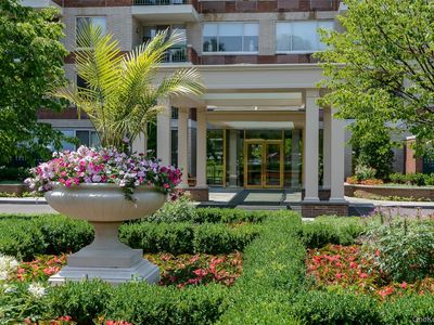100 Hilton Avenue #304