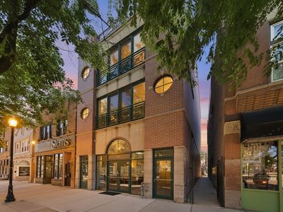 852 N Ashland Ave #3