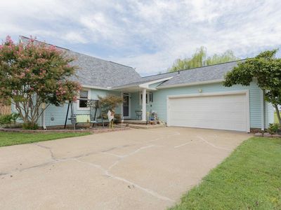 6210 Chesapeake Dr