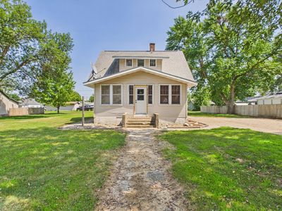 220 Western Ave N