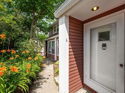 297 College Street #6C