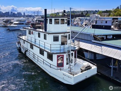 2401 N Northlake Way #B13