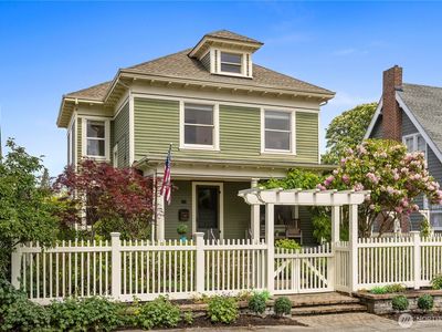 615 N Ainsworth Avenue