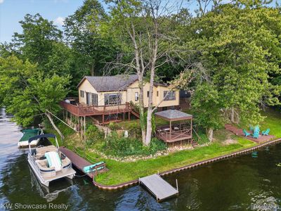 11438 Riverbank Ln