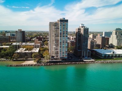 6301 N Sheridan Rd APT 24E