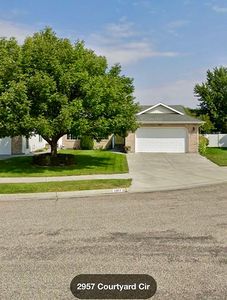 2957 E Courtyard Cir