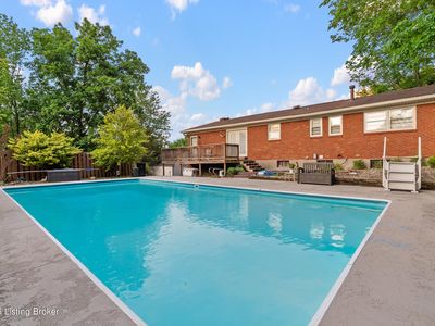 7404 Chant Ct