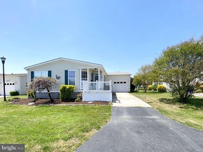 4 Mayfair Ln