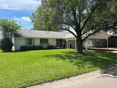 106 Lee Ave