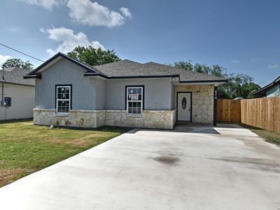 870 W Southcross Blvd