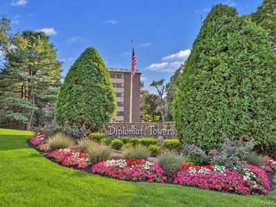 100 Diplomat Drive #6C