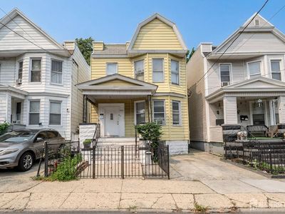 216 Bayview Ave