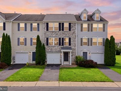 32 Lombard Ln