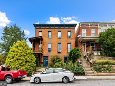 1028 W 38th St