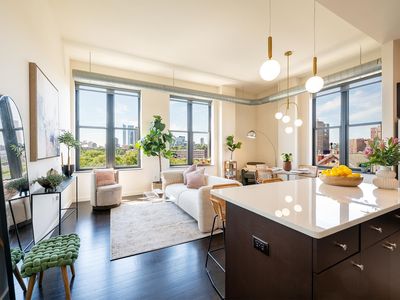 232 Pavonia Ave APT 717