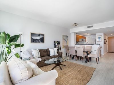 253 NE 2nd St APT 3104
