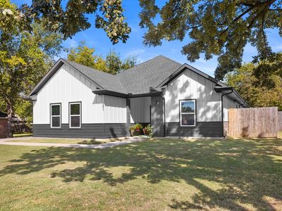 201 W South St